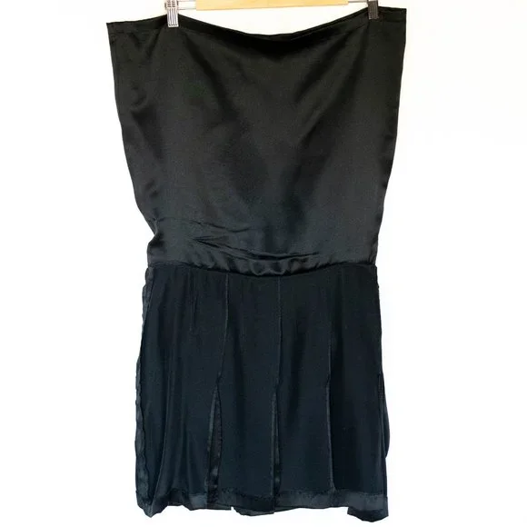 Burberry London Pleated Silk Black Skirt w Bow Accent Italy Timeless Classy Chic